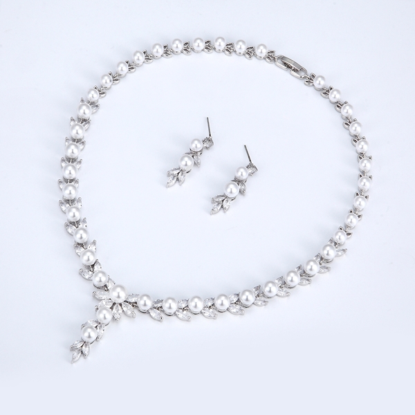 Picture of Unusual Medium White Necklace and Earring Set