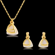 Picture of Beautiful Shell White Necklace and Earring Set