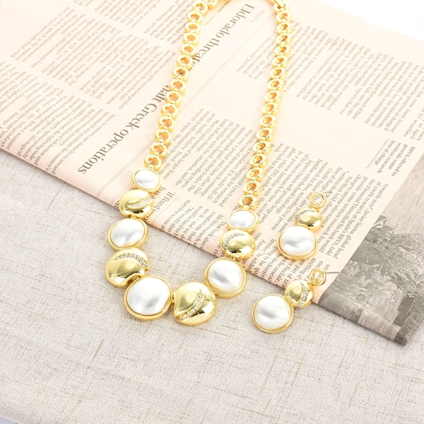 Picture of Affordable Zinc Alloy Gold Plated Necklace and Earring Set from Trust-worthy Supplier