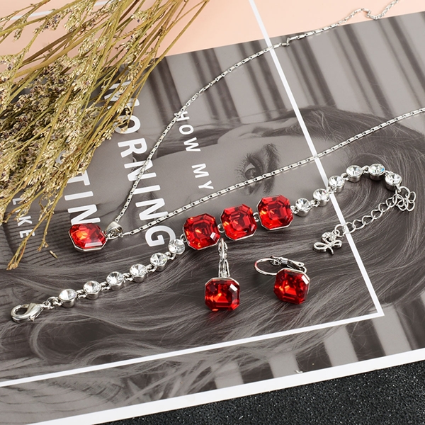 Picture of Good Swarovski Element Fashion 3 Piece Jewelry Set