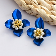 Picture of Affordable Zinc Alloy Gold Plated Stud Earrings from Trust-worthy Supplier