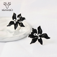 Picture of Flowers & Plants Enamel Stud Earrings with Fast Shipping