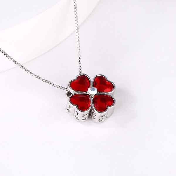 Picture of Clover Swarovski Element Pendant Necklace with Beautiful Craftmanship