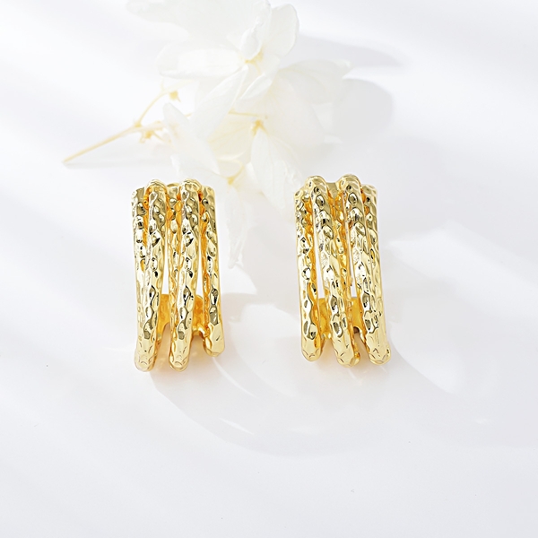 Picture of Zinc Alloy Medium Stud Earrings in Exclusive Design