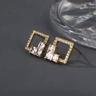 Picture of 925 Sterling Silver White Stud Earrings in Flattering Style