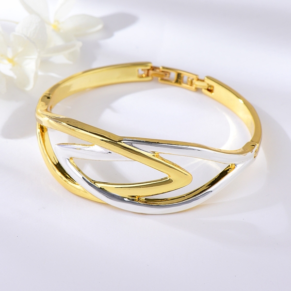 Picture of Charming Gold Plated Big Fashion Bangle As a Gift