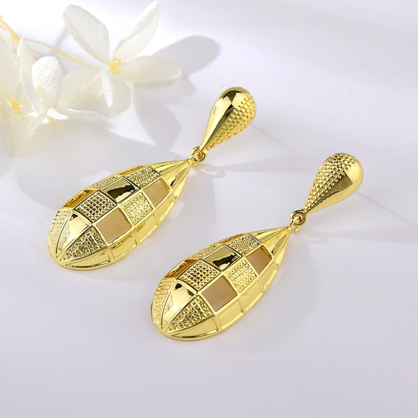 Picture of Zinc Alloy Big Dangle Earrings From Reliable Factory