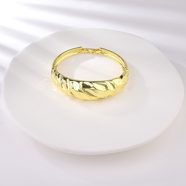 Picture of Brand New Gold Plated Dubai Fashion Bangle with Full Guarantee