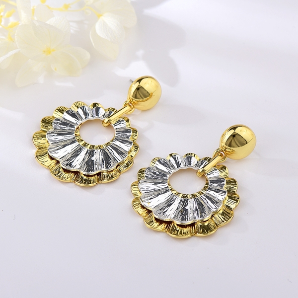 Picture of Dubai Zinc Alloy Dangle Earrings with Fast Delivery