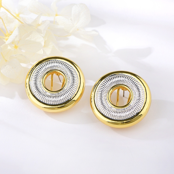 Picture of Dubai Zinc Alloy Stud Earrings with 3~7 Day Delivery