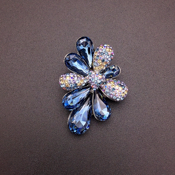 Picture of Good Swarovski Element Blue Brooche