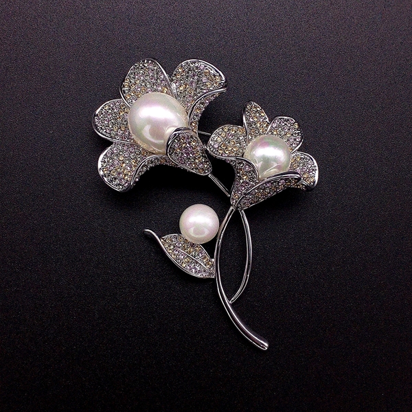 Picture of Top Swarovski Element Zinc Alloy Brooche