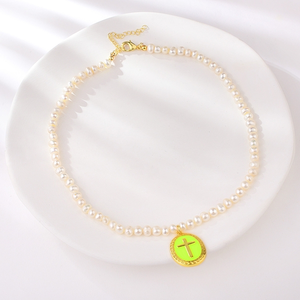 Picture of Funky Medium Yellow Short Chain Necklace