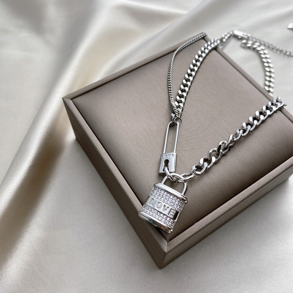 Picture of Delicate White Short Chain Necklace with Worldwide Shipping