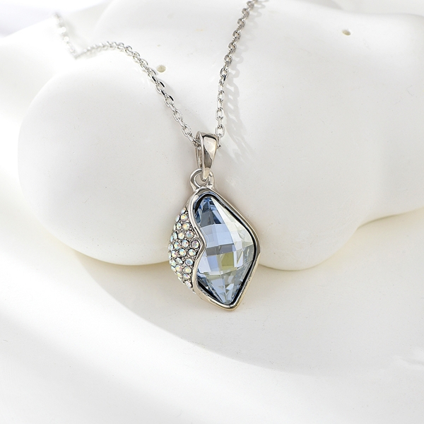 Picture of Small Swarovski Element Pendant Necklace with Fast Shipping