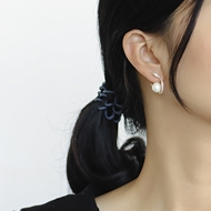 Picture of Cheap Gold Plated Delicate Stud Earrings From Reliable Factory