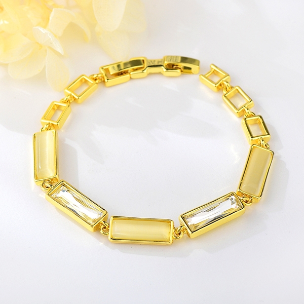 Picture of Low Cost Gold Plated Small Bracelet from Editor Picks