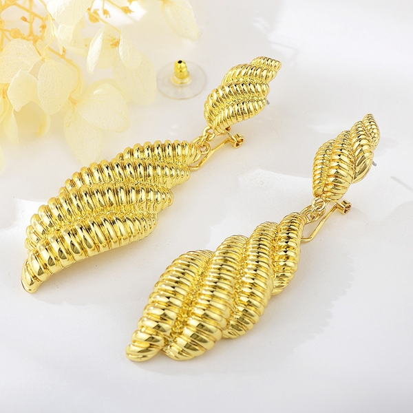 Picture of Unusual Dubai Gold Plated Dangle Earrings